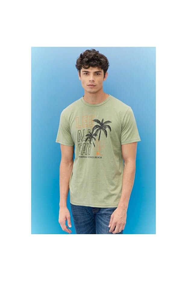 Lightweight Graphic Men's Green Crew Neck T-Shirt