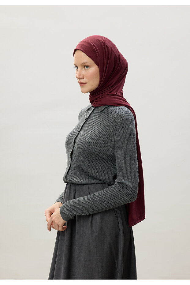 شال ممشط باللون العنابي - 5