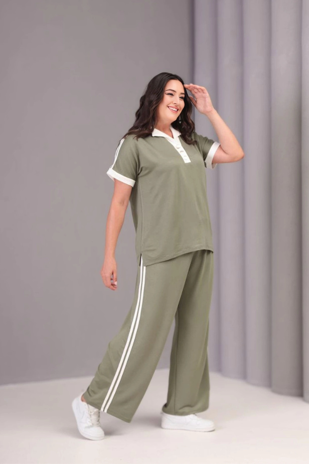 بدلة مخططة بأزرار على الياقة - 1