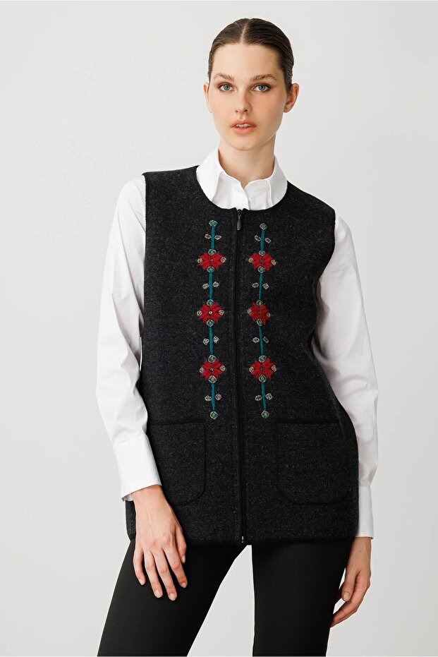 Women's O-Neck Front Embroidery Embroidered Wool Vest Black