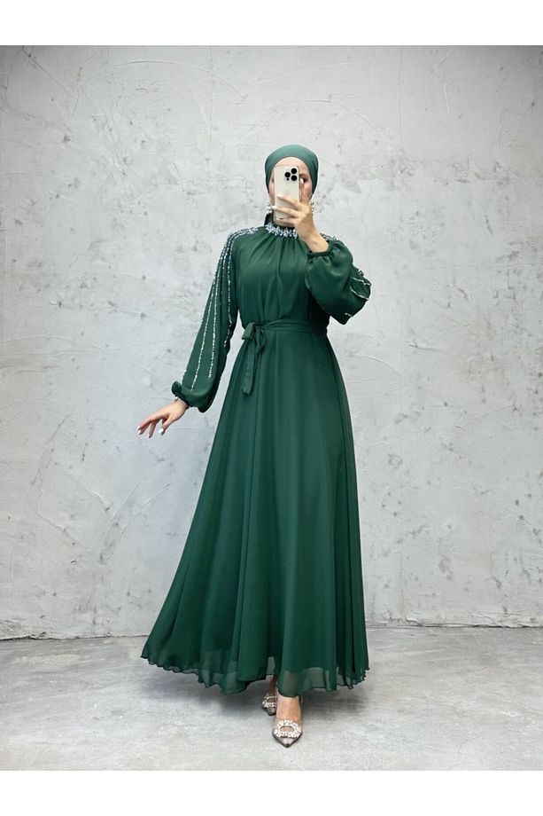 Boyun ve Kolları İşlemeli Şifon Kuşaklı Abiye Zümrüt - 1