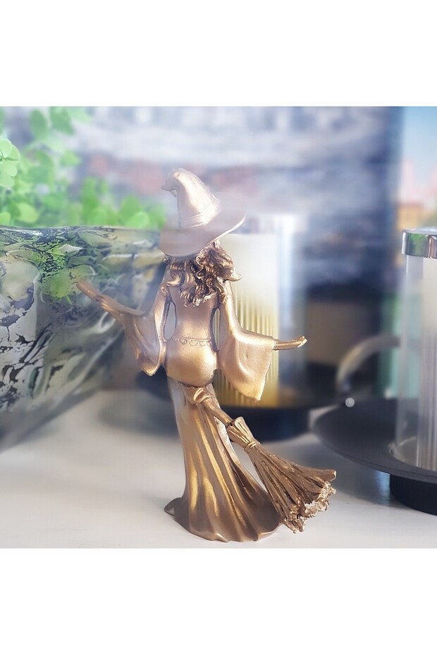 Süpürgeli Tatlı Cadı Biblo Altın 20cm - 2