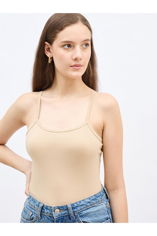 تانك توب سادة ملائم برقبة دائرية وحزام - 4