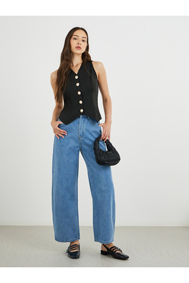 بلوزة سادة بدون أكمام وفتحة رقبة على شكل حرف V - 2