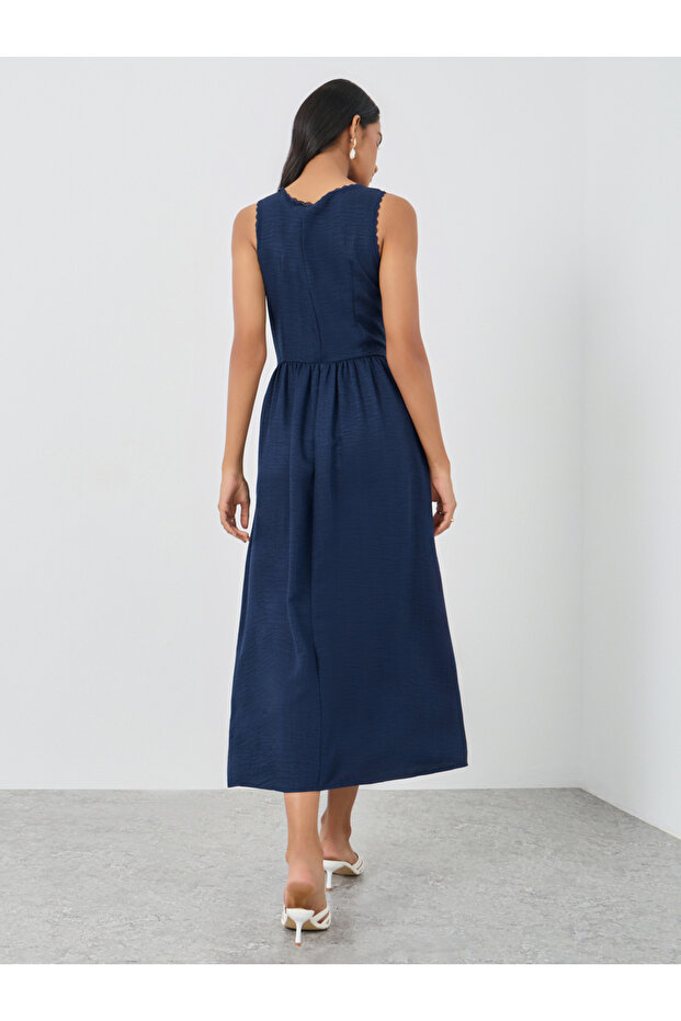 فستان ميدي سادة بدون أكمام وأزرار - 4