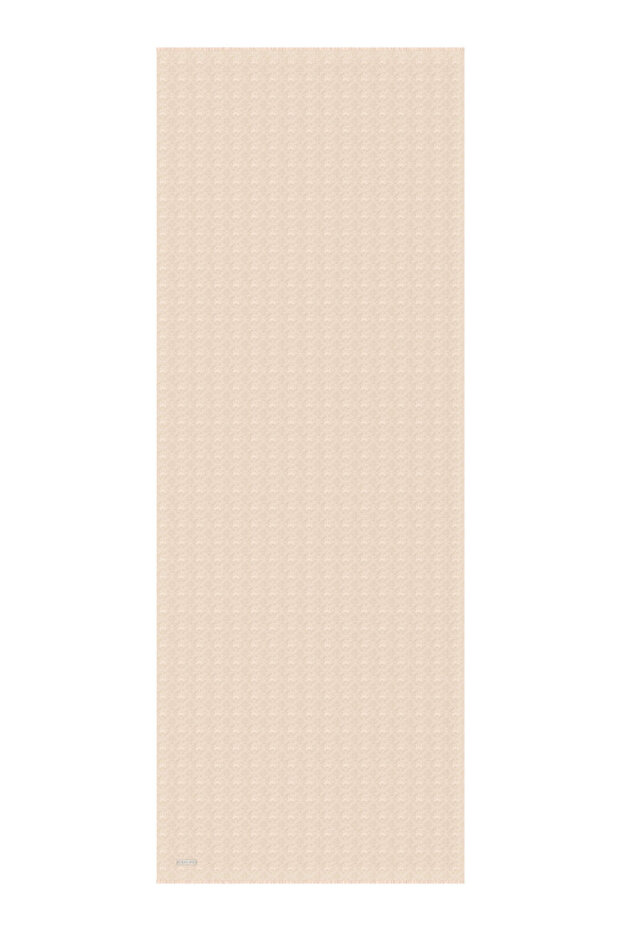 شال من القطن الحريري بنمط مونوجرام باللون البيج - 4