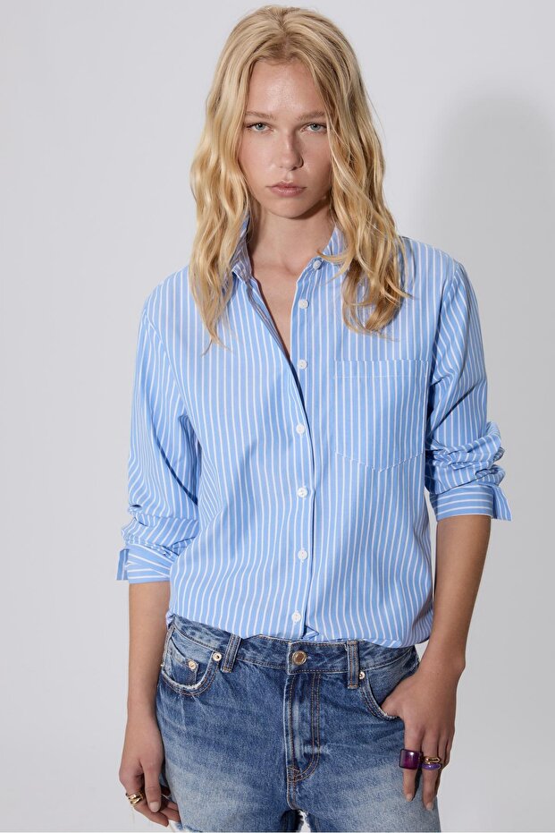 Çizgili poplin kumaşlı, cepli basic gömlek - 2