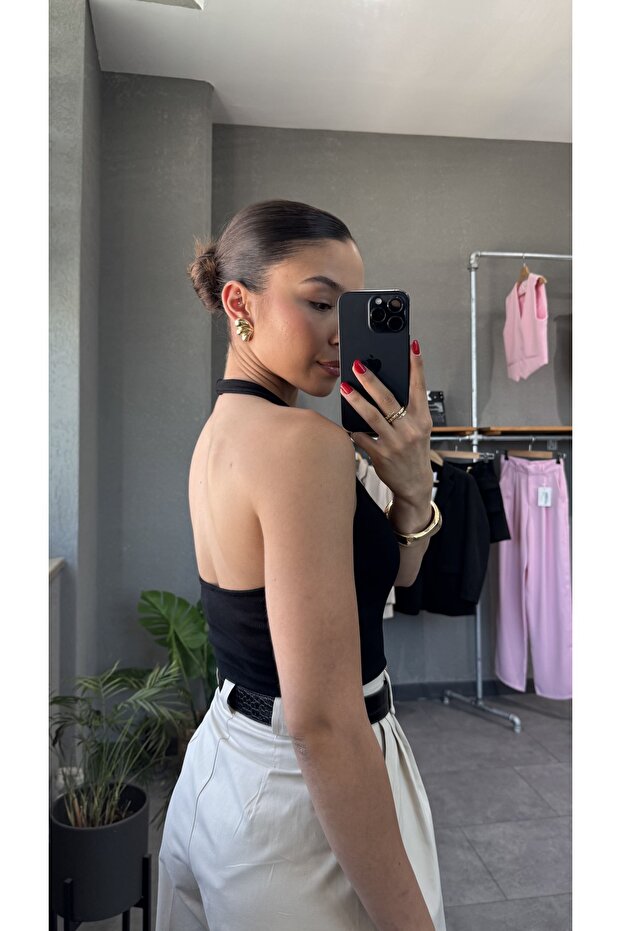 بلوزة مضلعة بياقة رسن وظهر مكشوف - 6