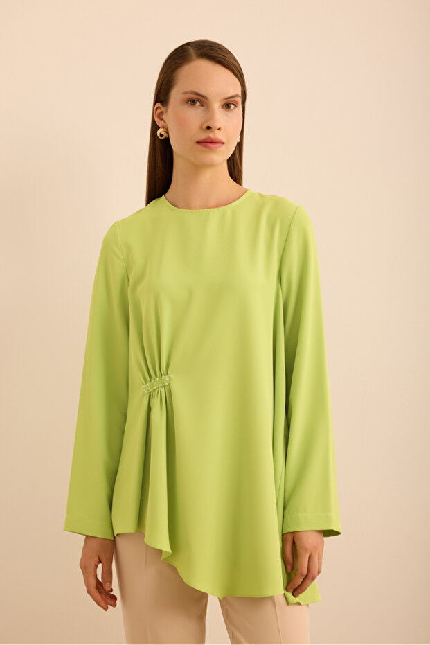 بلوزة منسوجة مع بطارية جانبية وتفاصيل مطرزة - 3