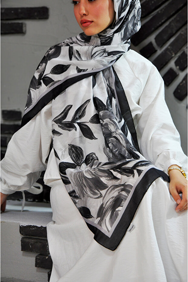 شال حريري من قماش الفوال القطني بنمط الورد - 2