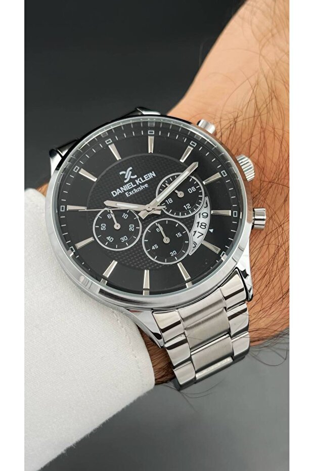 Exclusive Black Silver Color Men's Wristwatch Steel Band 3 Atm Water Resistance