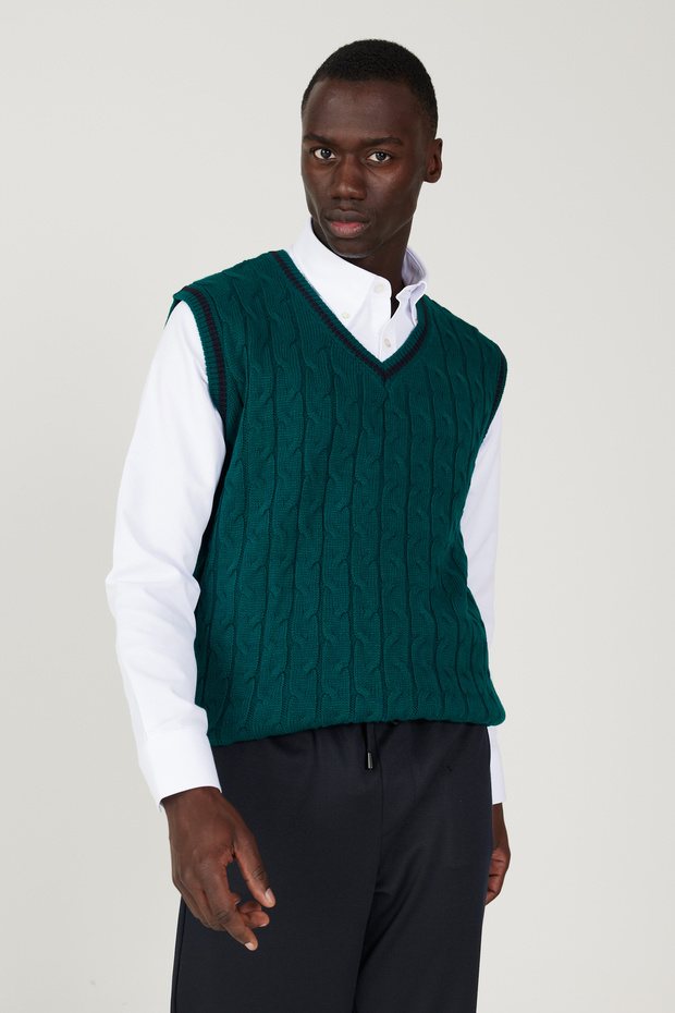 Men's Green Standard Fit Regular Cut V-Neck Knitwear Sweater