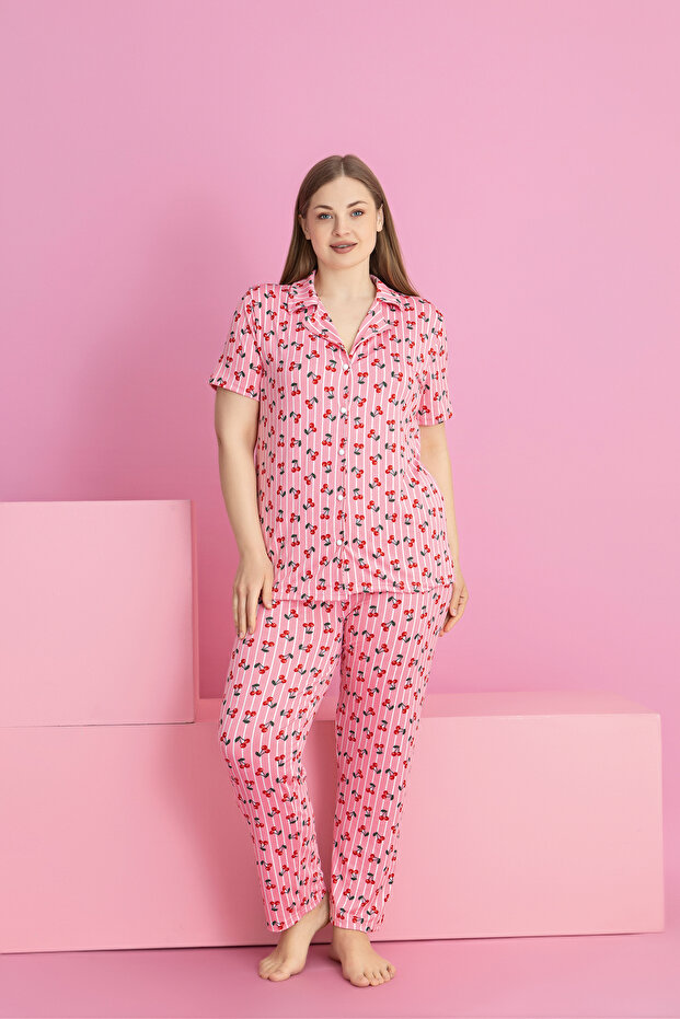 طقم بيجامة ميلان بأزرار بنمط الكرز المخطط مقاس كبير - 1
