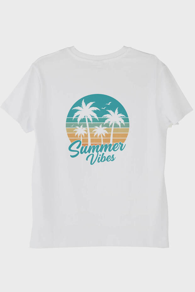 تي شيرت أبيض بتصميم شاطئ استوائي مطبوع عليه Summer Vibes