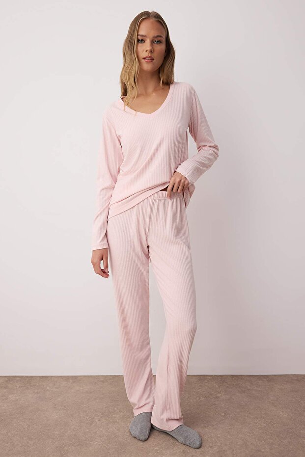 Pembe V Yaka Yumuşak Tuşe Fırçalı Kışlık Fitilli Örme Pijama Takımı THMAW26PT00074 - 2