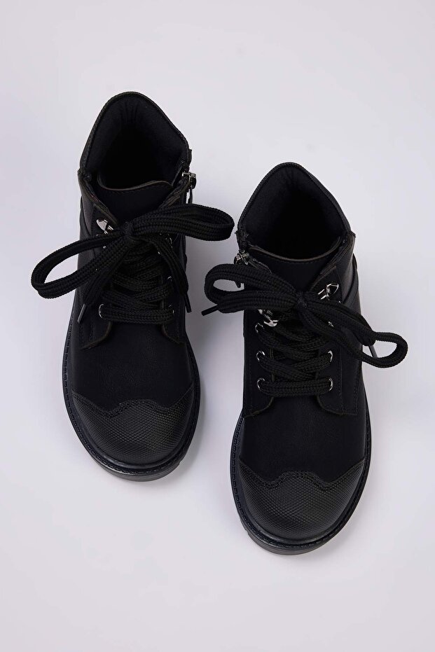 Czarne, zapinane na suwak i sznurowane buty bojowe dla dużych chłopców
TAKAW26BO00006 - 2