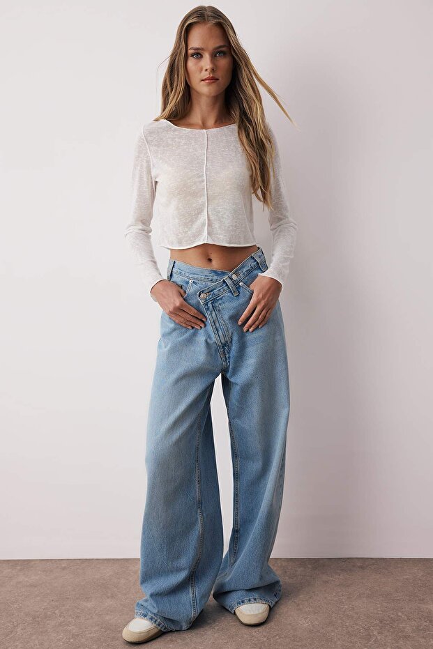 Beyaz Transaparan Nervürlü Regular/Normal Kalıp Crop Örme Bluz TWOAW26BZ00123 - 2