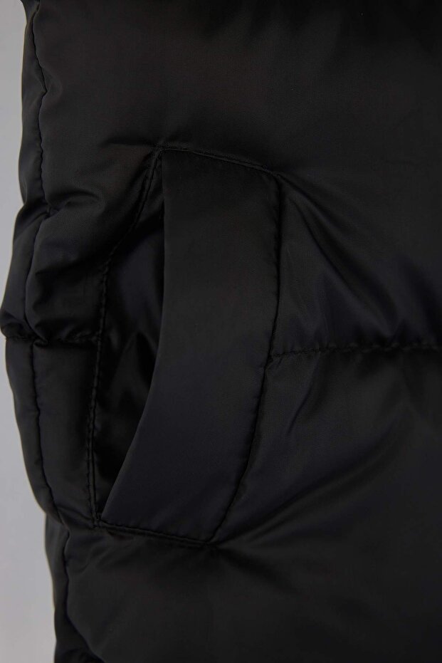 Siyah Düz/Basic Kapüşonlu Regular Fit Unisex Çocuk Şişme Yelek TKDAW26YR00001 - 3