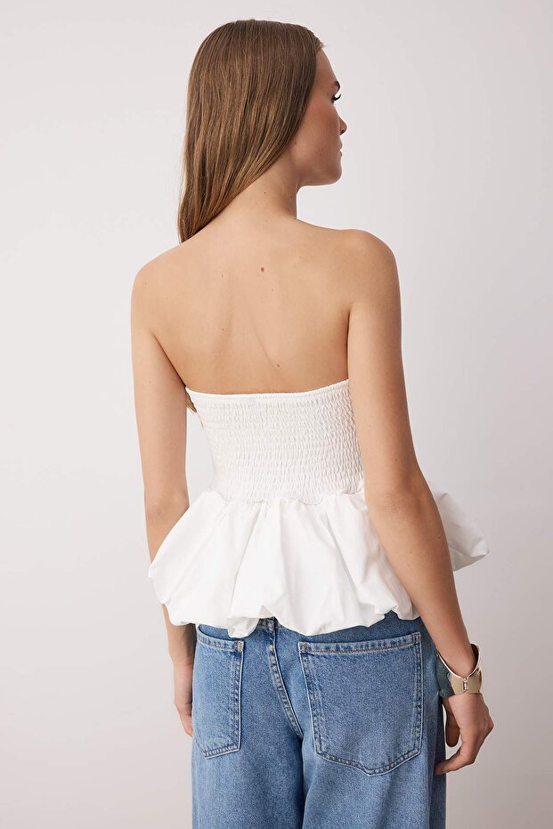 Beyaz Straplez Dantel Detaylı Peplum Party Bluz TPRAW26BZ00004 - 5