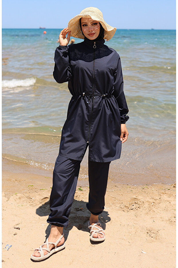 Granatowy, skromny kostium kąpielowy z zamkiem błyskawicznym - 9002-04 - 2