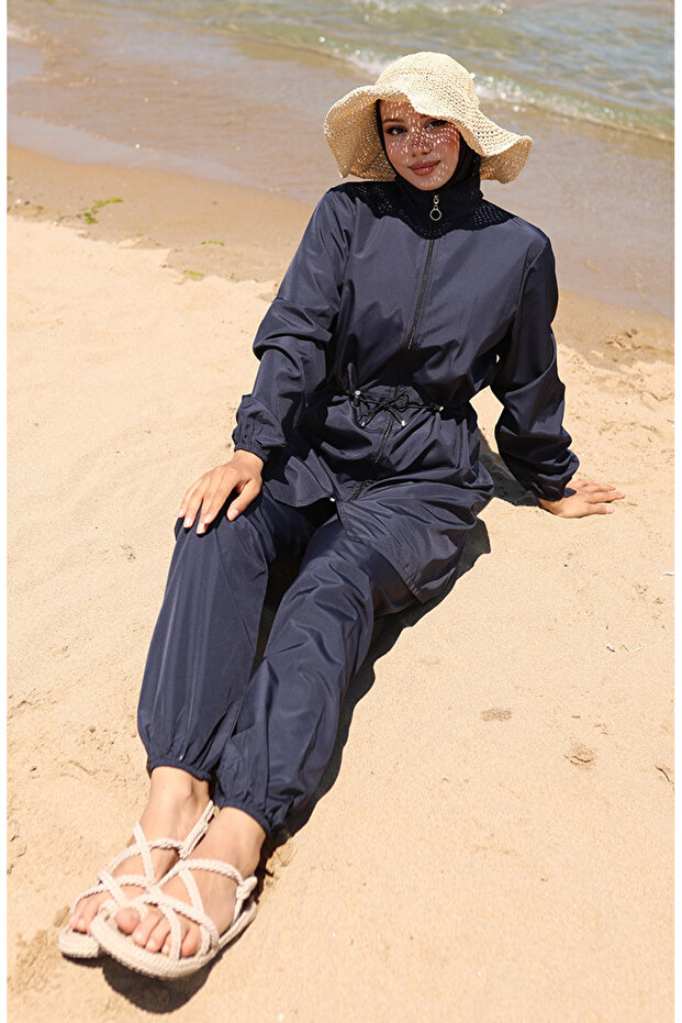 Granatowy, skromny kostium kąpielowy z zamkiem błyskawicznym - 9002-04 - 1