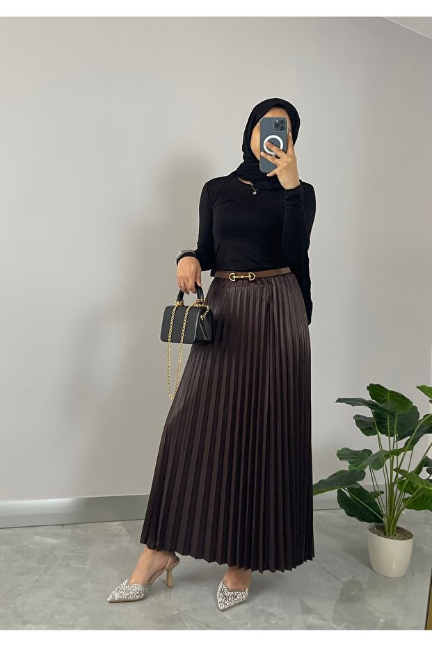 نظرة جلدية تنورة مطوي