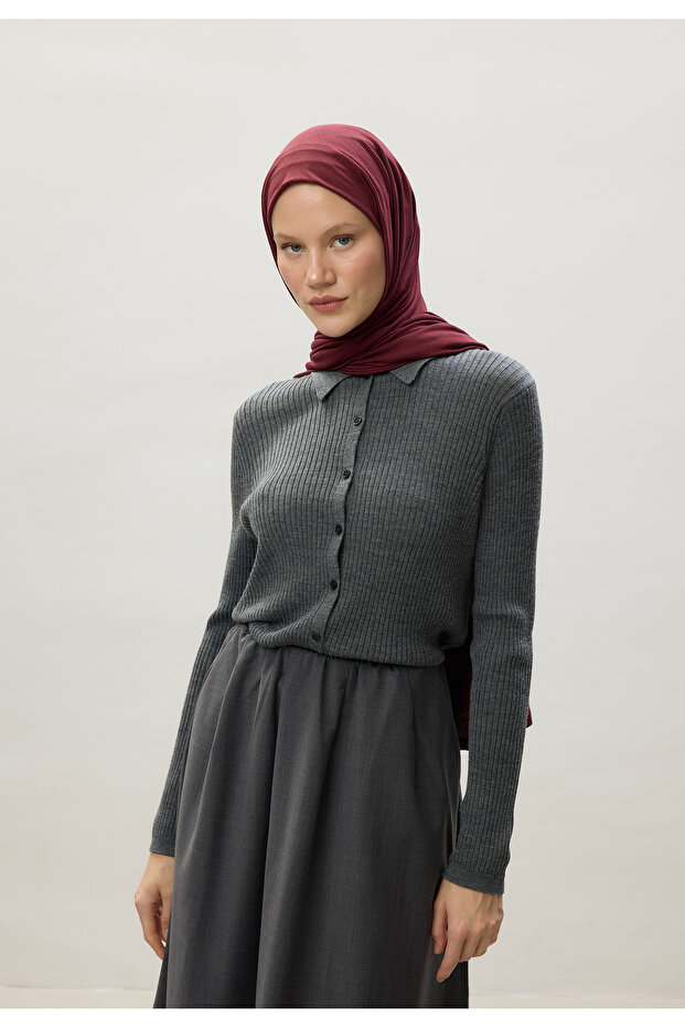 شال ممشط باللون العنابي - 3