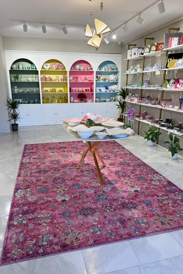 Private Fuchsia Distressed Vintage Rug with Floral Print—Authentic Woven Chenille Living Room Rug (xxx)
