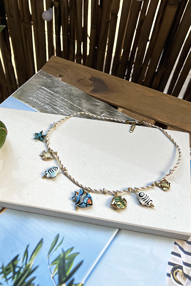 Çoklu Charmlı Balıklı Kolye - 1