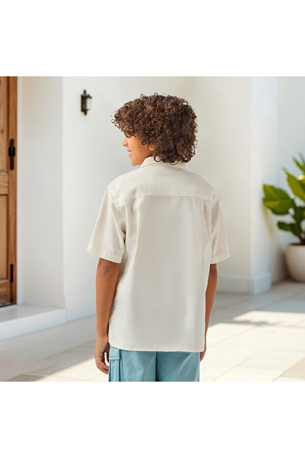 قميص سادة مع أزرار للإغلاق وأكمام قصيرة - 4