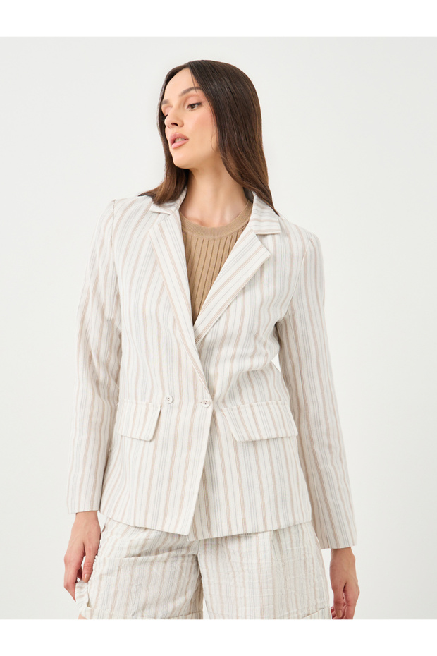 بليزر مخطط بقصّة عادية - 4