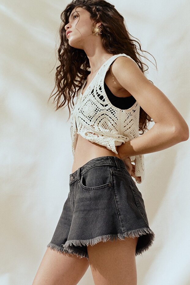 Saçaklı Kenarlı Kot Şort - 5