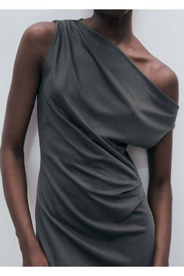 Asimetrik pileli elbise - 7