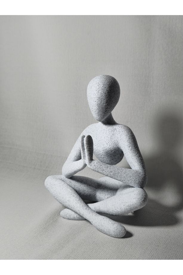 Fuzzy Dekoratif Süs Eşyası – 3D Baskı Mermer Görünümlü Masaüstü Biblo-Meditasyon yapan Biblo - 3
