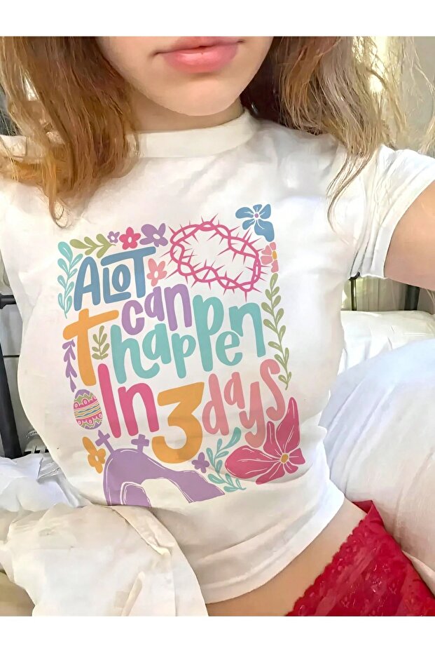 تي شيرت نسائي أبيض مطبوع عليه Baby Tee Crop