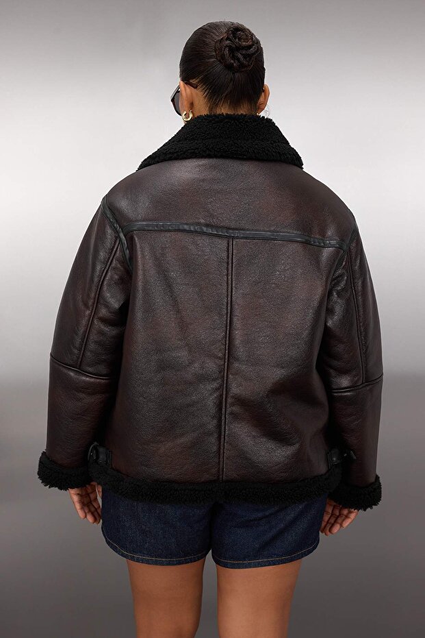 Kahverengi Oversize Kalıp Peluş Detaylı Biker Büyük Beden Ceket Mont TBBAW25AW00001 - 5