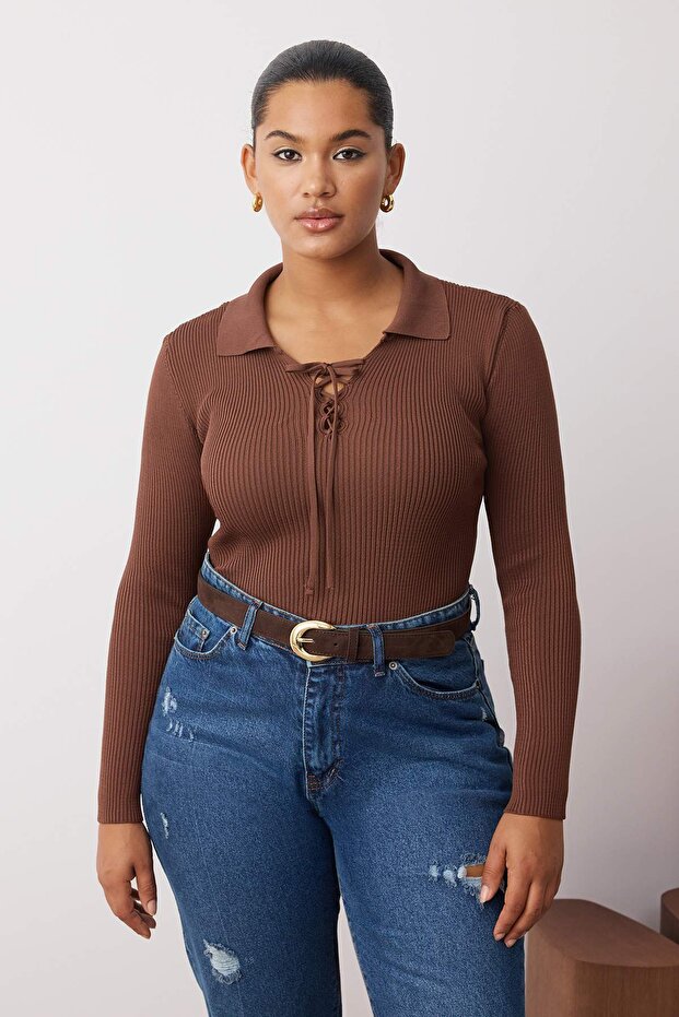 Kahverengi Polo Yaka Fitilli İnce Triko Bluz TBBAW26AF00001 - 1