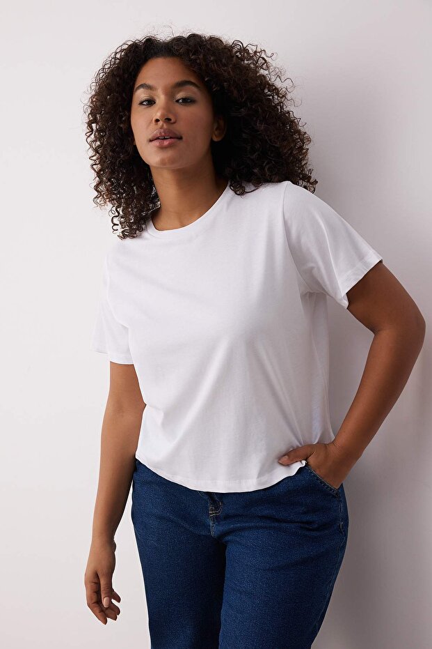 Beyaz Regular Fit Crop Büyük Beden T-shirt TBBSS25BF00061 - 2