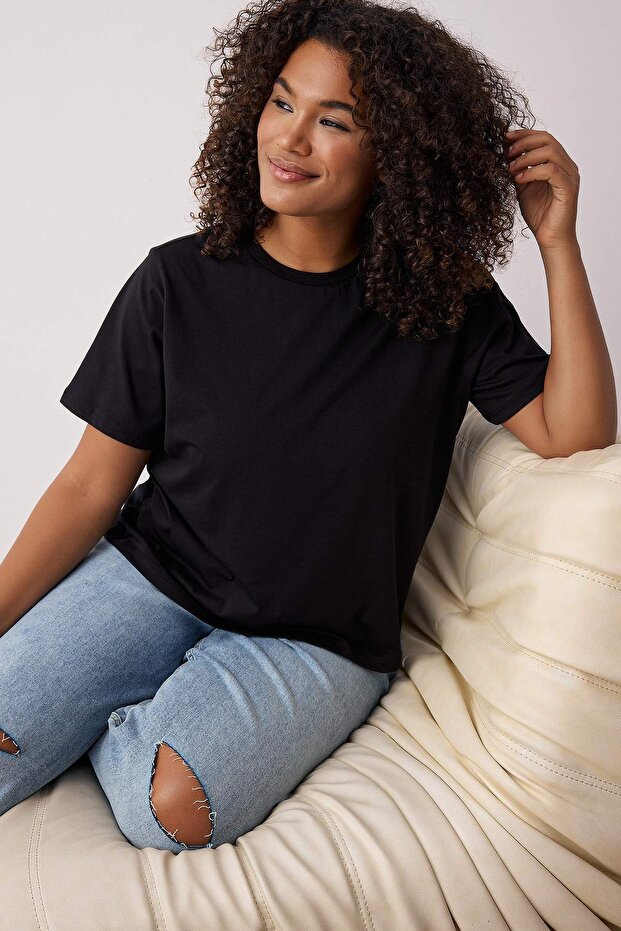 Siyah Regular Fit Crop Büyük Beden T-shirt TBBSS25BF00061 - 2