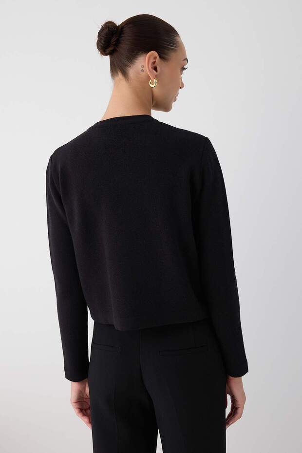 Wardrobe Essentials Siyah Düğme Detaylı Crop Premium/Özel İplik Triko Hırka | TWOAW26HI00094 - 4
