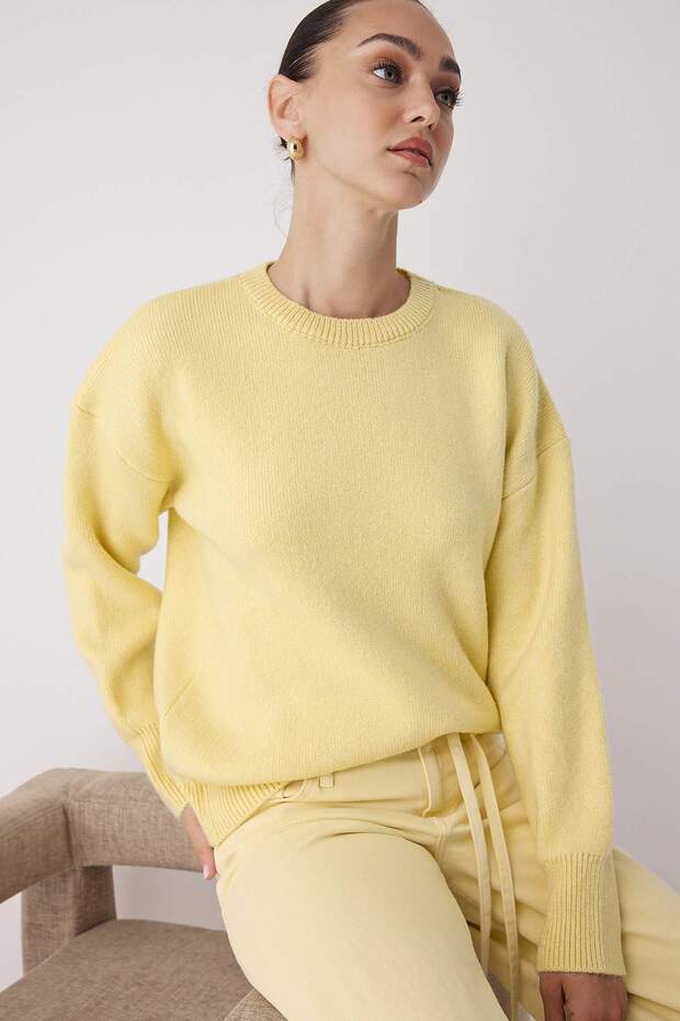 Wardrobe Essentials Sarı Yünlü Premium İplik Basic Geniş Kalıp Triko Kazak | TWOAW26KZ00065 - 2