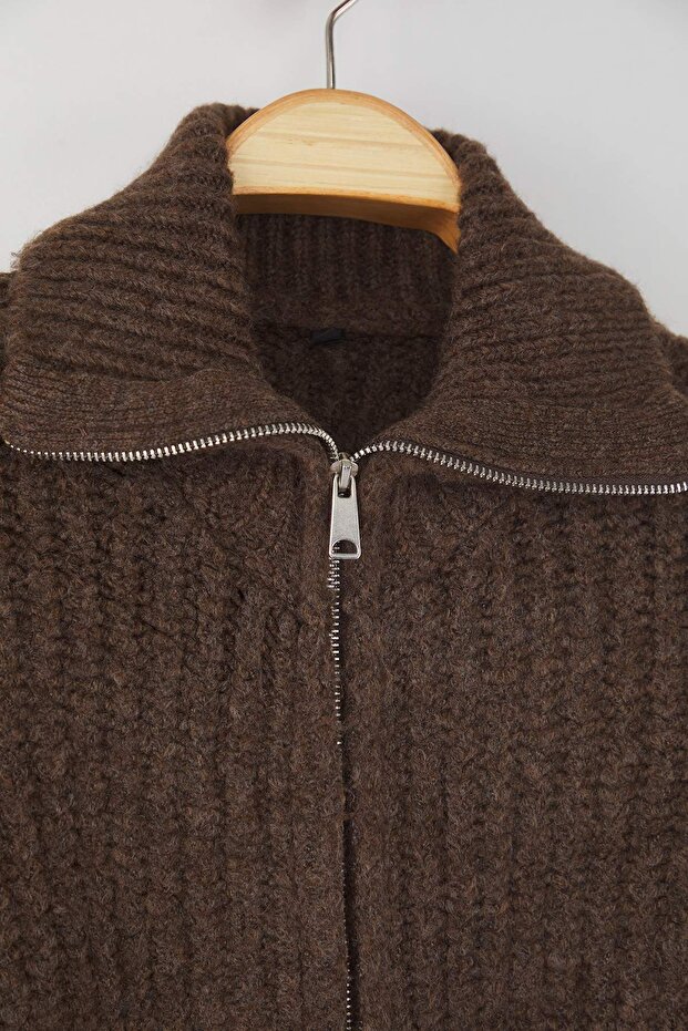 Wardrobe Essentials Kahverengi Fermuarlı Yumuşak Dokulu Geniş Kalıp Triko Hırka|TWOAW26HI00049 - 6
