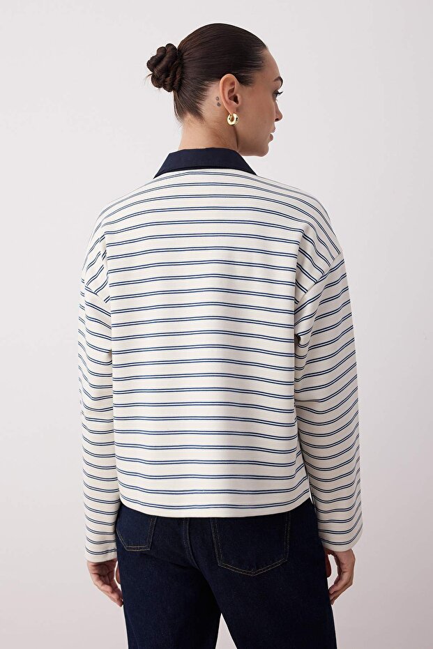 Ekru Çizgili Dokuma Yaka Detaylı Patlı Oversize Esnek Örme T-shirt/Sweatshirt TWOAW26TS00004 - 8