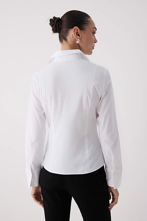 Wardrobe Essentials Beyaz Hafif Bele Oturan Pamuklu Dokuma Gömlek TWOAW26GO00022 - 4