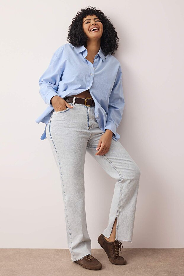 Açık Mavi Yüksek Bel Yırtmaç Detaylı Flare Fit Büyük Beden Jeans TBBAW26CJ00000 - 1