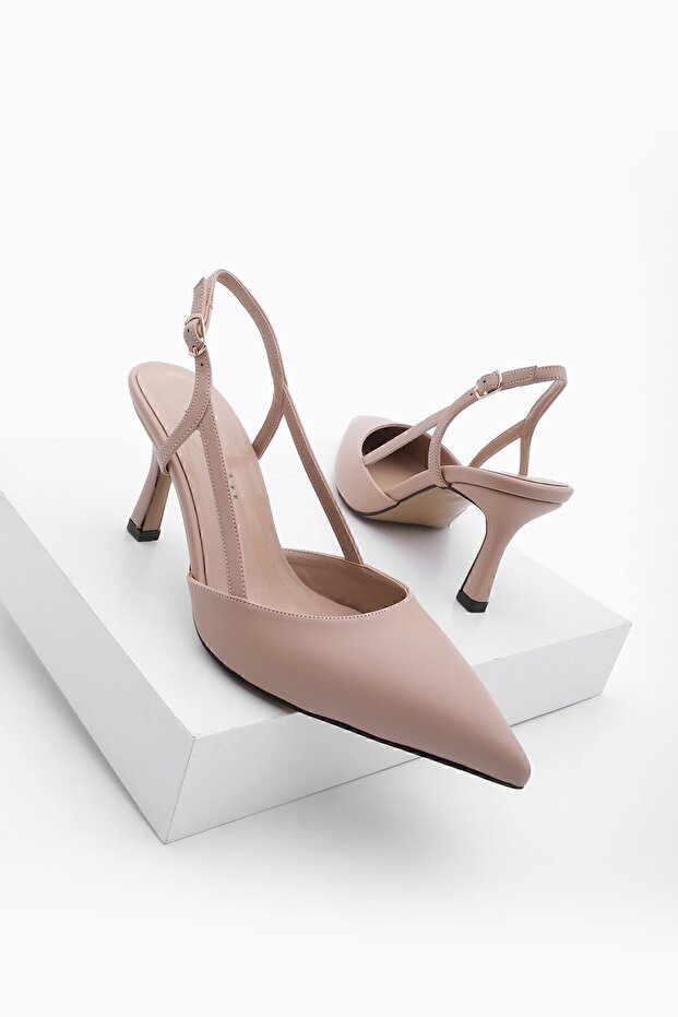 Beigefarbene klassische Damenschuhe mit Absatz – spitze Zehenpartie und offener Riemen - 1