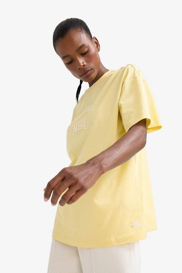 DeFactoFit NBA Wordmark Oversize Geniş Kalıp Bisiklet Yaka Kısa Kollu Tişört E3844AX25SM - 4