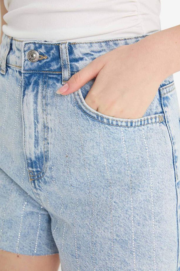 Mom Fit Yüksek Bel Paça Ucu Kesik Jean Şort E0527AX25SM - 6