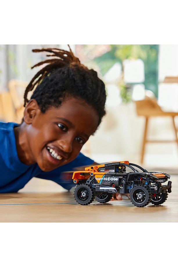 Technic NEOM McLaren Extreme E Race Car 42166 - 5
