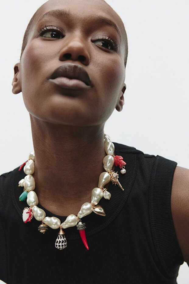 Çoklu Charmlı İnci Kolye - 1